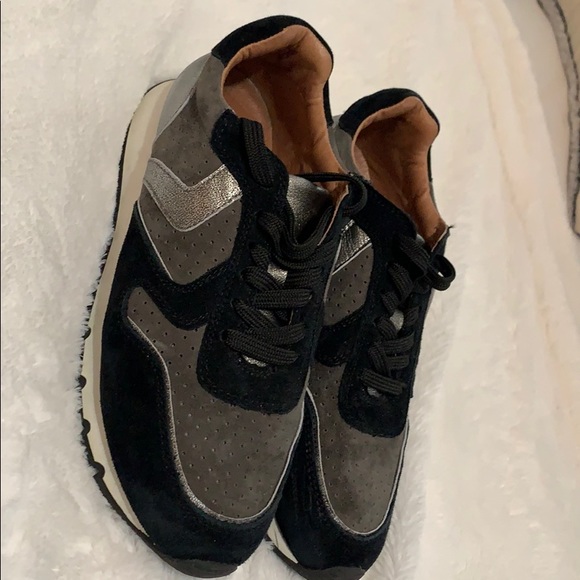 Caslon Sneakers - Picture 3 of 4